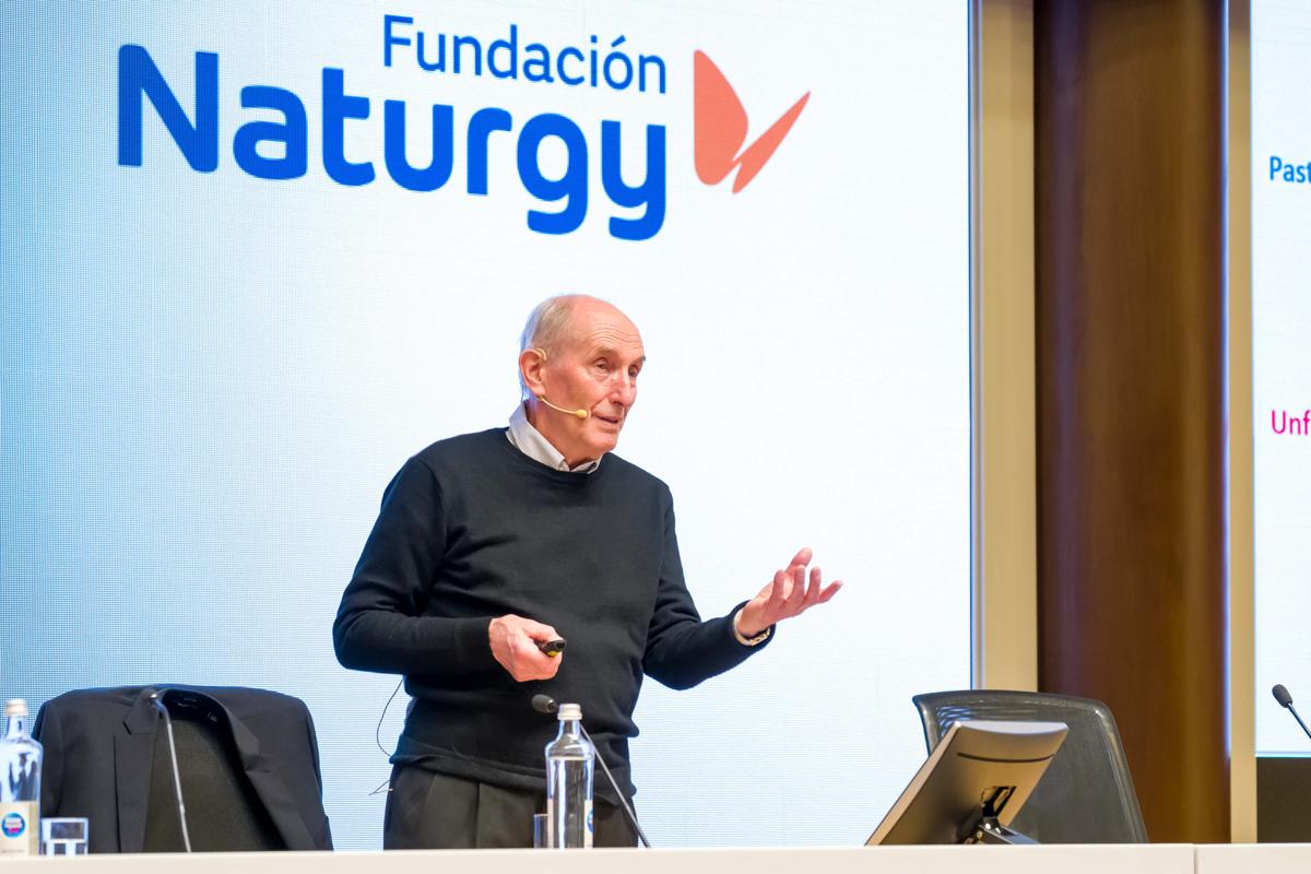 Vaclav Smil durante su conferencia en la Fundación Naturgy