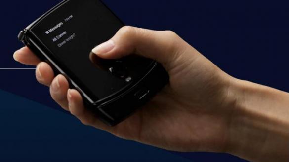 El panel de vista rápida del Motorola Razr permite utilizarlo cerrado El panel de vista rápida del Motorola Razr permite utilizarlo cerrado