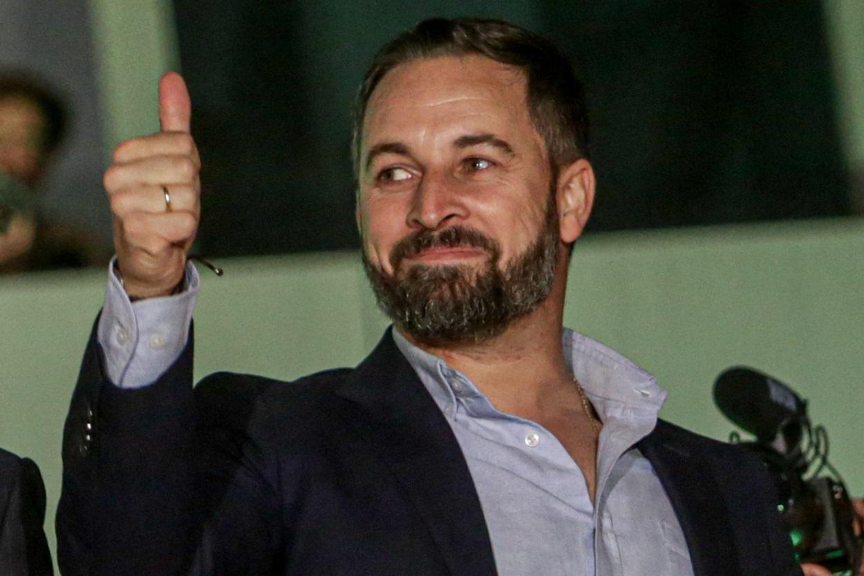 El presidente de Vox, Santiago Abascal, celebrando los resultados electorales. 