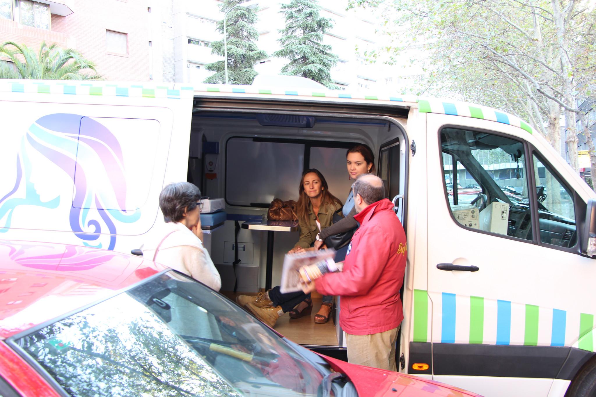 Gador Joya, frente a la clínica Dator, estrenando las ecografías en 2016. HAZTE OÍR