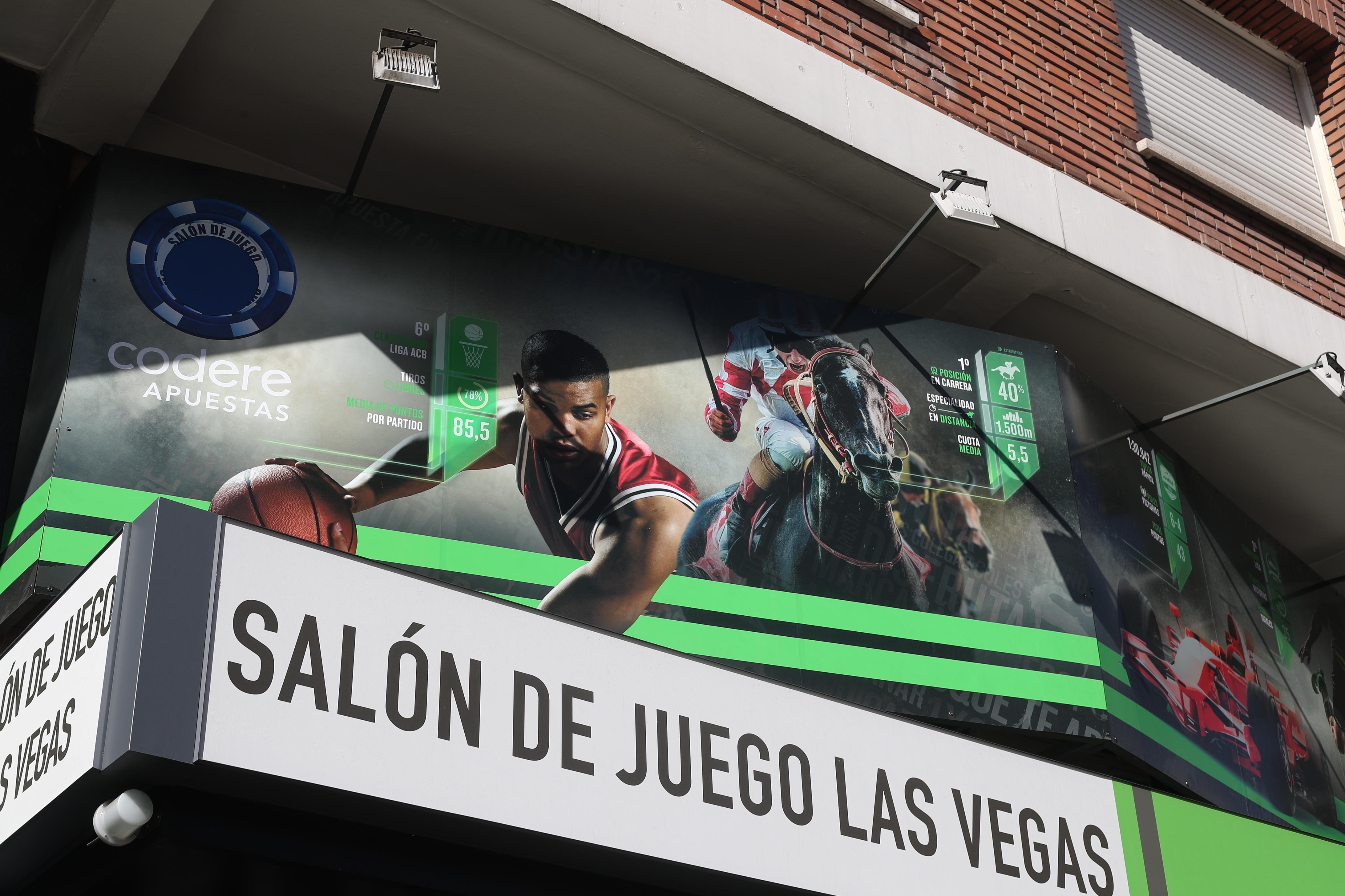 Fachada de un salón de juegos. EP