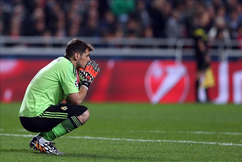 Casillas, desanimado por problemas personales y profesionales, sigue decidido a marcharse del Real Madrid cuanto antes