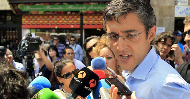 Eduardo Madina hace estallar el 'cavernómetro' en la carrera por el liderazgo del PSOE Eduardo Madina hace estallar el 'cavernómetro' en la carrera por el liderazgo del PSOE