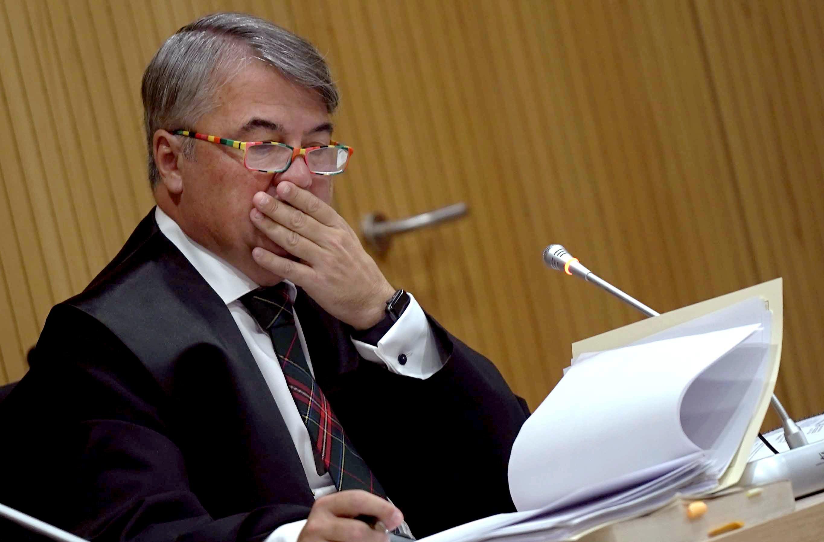 El abogado de los cuatro miembros de La Manada Agustín Martínez Becerra durante el juicio por los hechos acaecidos en Pozoblanco. EP