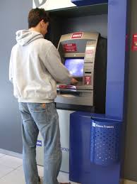 Los cajeros automáticos y el reinado del dinero de plástico Los cajeros automáticos y el reinado del dinero de plástico