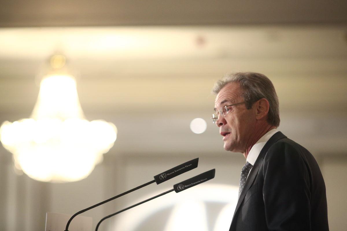 El presidente de CaixaBank, Jordi Gual, durante su intervención en el desayuno informativo de la tribuna Fórum Europa, en Madrid (España), a 19 de noviembre de 2019. (Foto: Óscar Cañas / Europa Press)