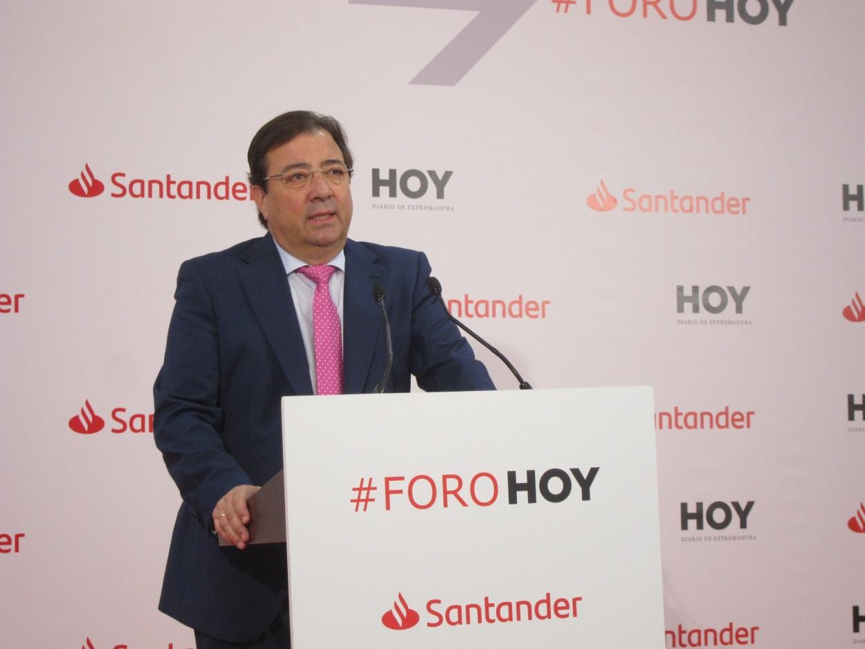 Vara en un desayuno informativo Foro HOY Banco Santander en Badajoz