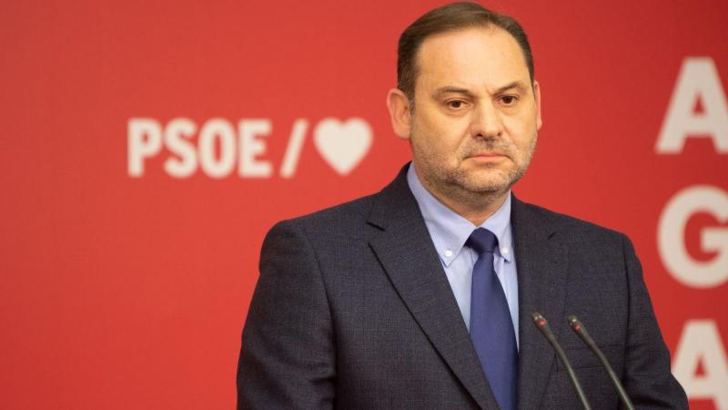 El ministro de Fomento en funciones José Luis Ábalos comparece en rueda de prensa para explicar la postura del PSOE tras la sentencia de los ERE. EP