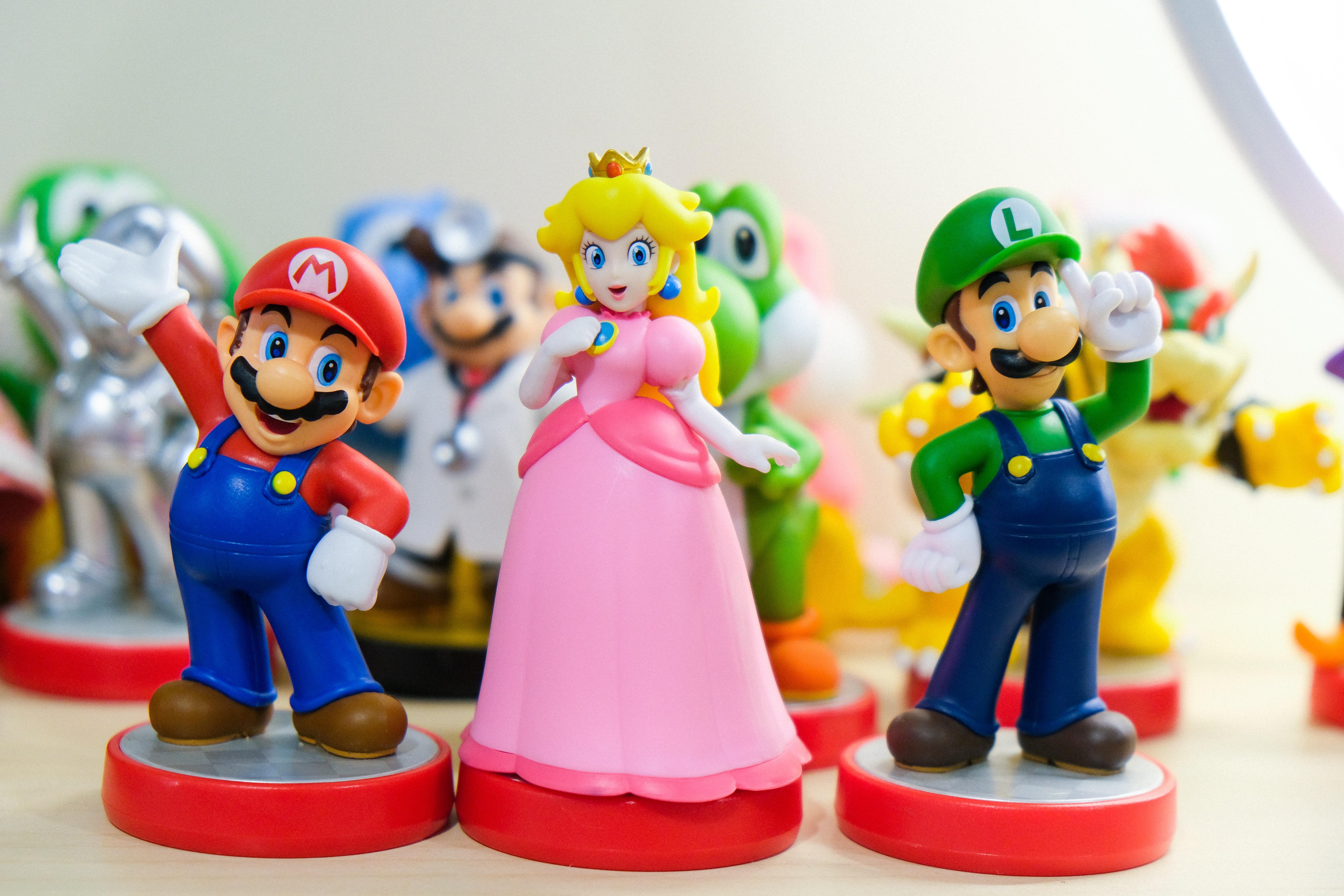 Figuras de Super Mario, la princesa Peach y Luigi. Ryan Quintal Unsplash