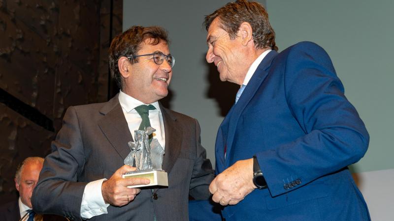 Carlos Cabanas recoge el premio Espiga de Oro de FESBAL (1) Carlos Cabanas recoge el premio Espiga de Oro de FESBAL (1)