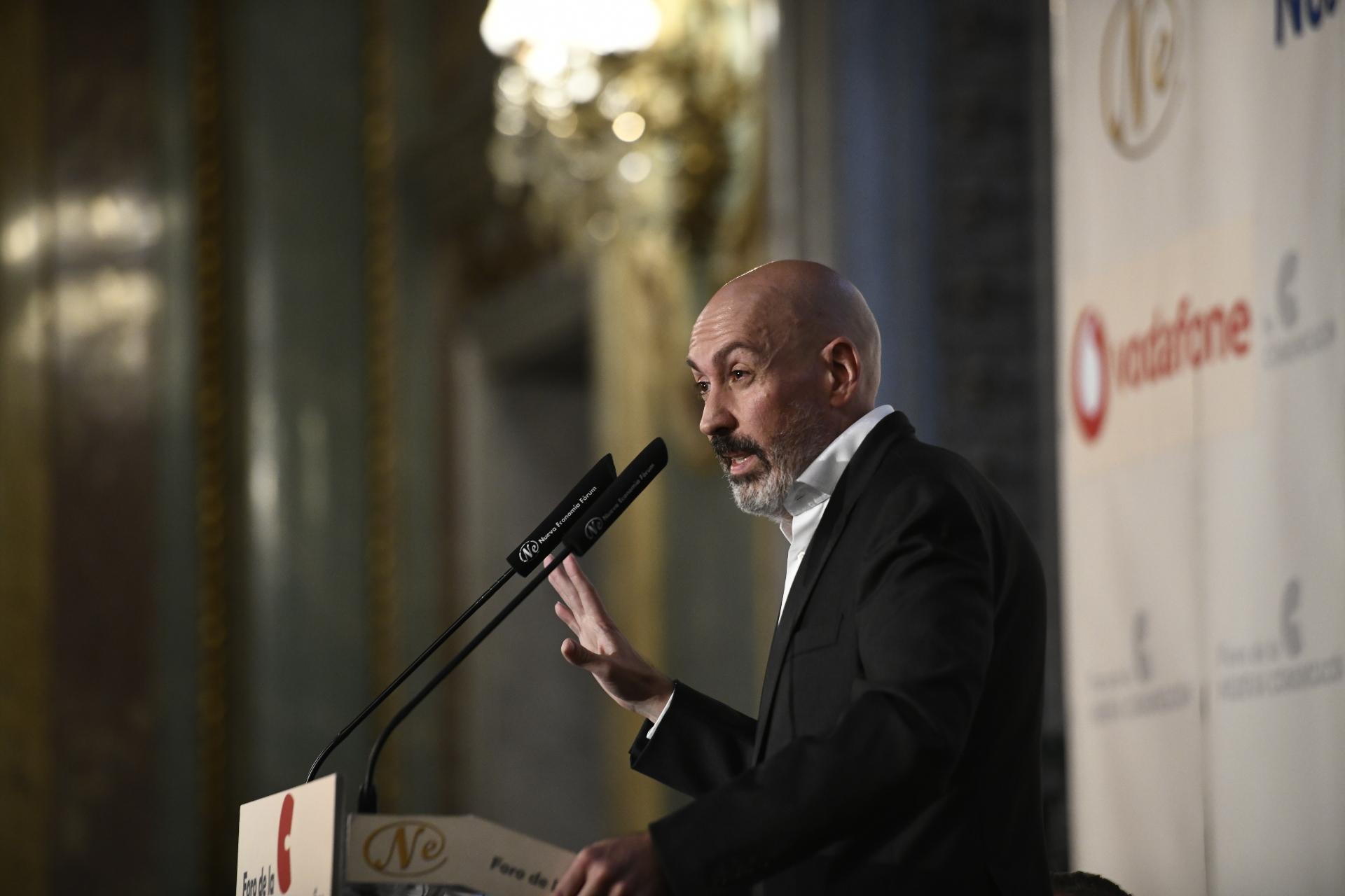 El director de El Confidencial Nacho Cardero durante su intervención en el Desayuno informativo del Foro de la Nueva Comunicación dedicado a 'El Confidencial' en el Casino de Madrid 