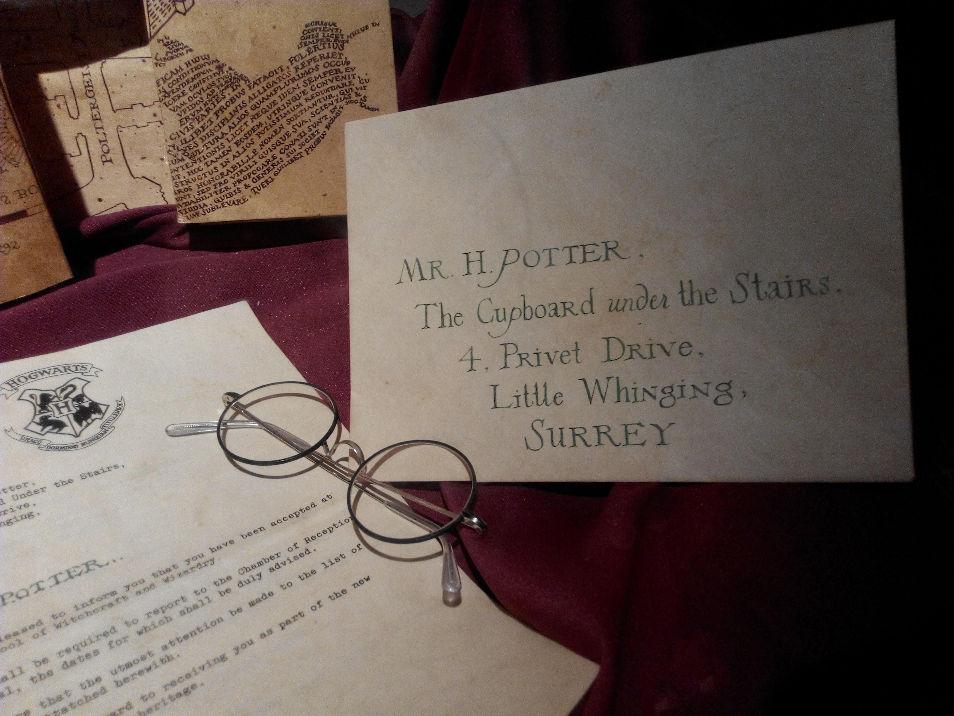 La carta de aceptación en Hogwarts de Harry Potter. Unsplash