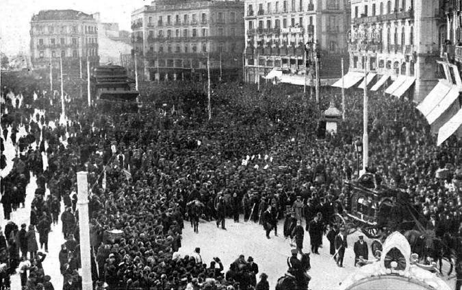 El pueblo madrileño se identificó y quiso tanto a Galdós, que abarrotó el entierro del escritor con más de 30.000 personas acompañando al coche fúnebre