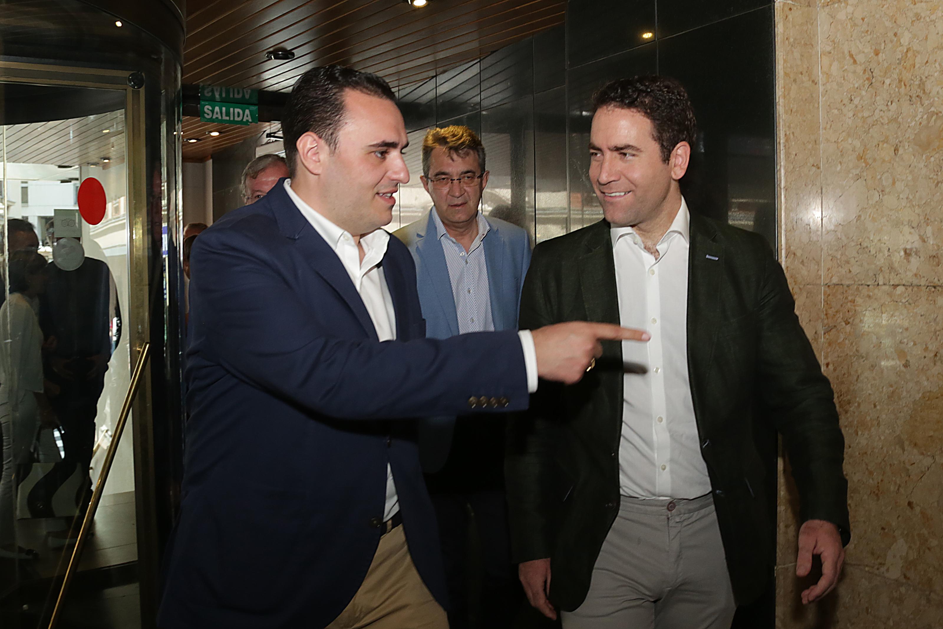 El diputado del PP por León José Miguel González Robles y el secretario general del Partido Popular Teodoro García Egea. Europa Press