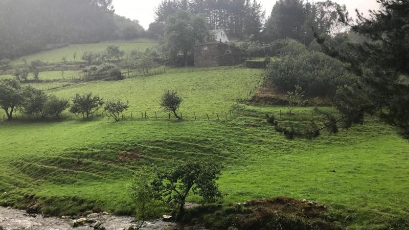 Finca que rodea una pequeña aldea en Asturias en venta. Fuente Aldeas Abandonadas