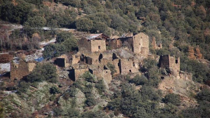 Pueblo en venta en Cataluña. Aldeas Abandonadas