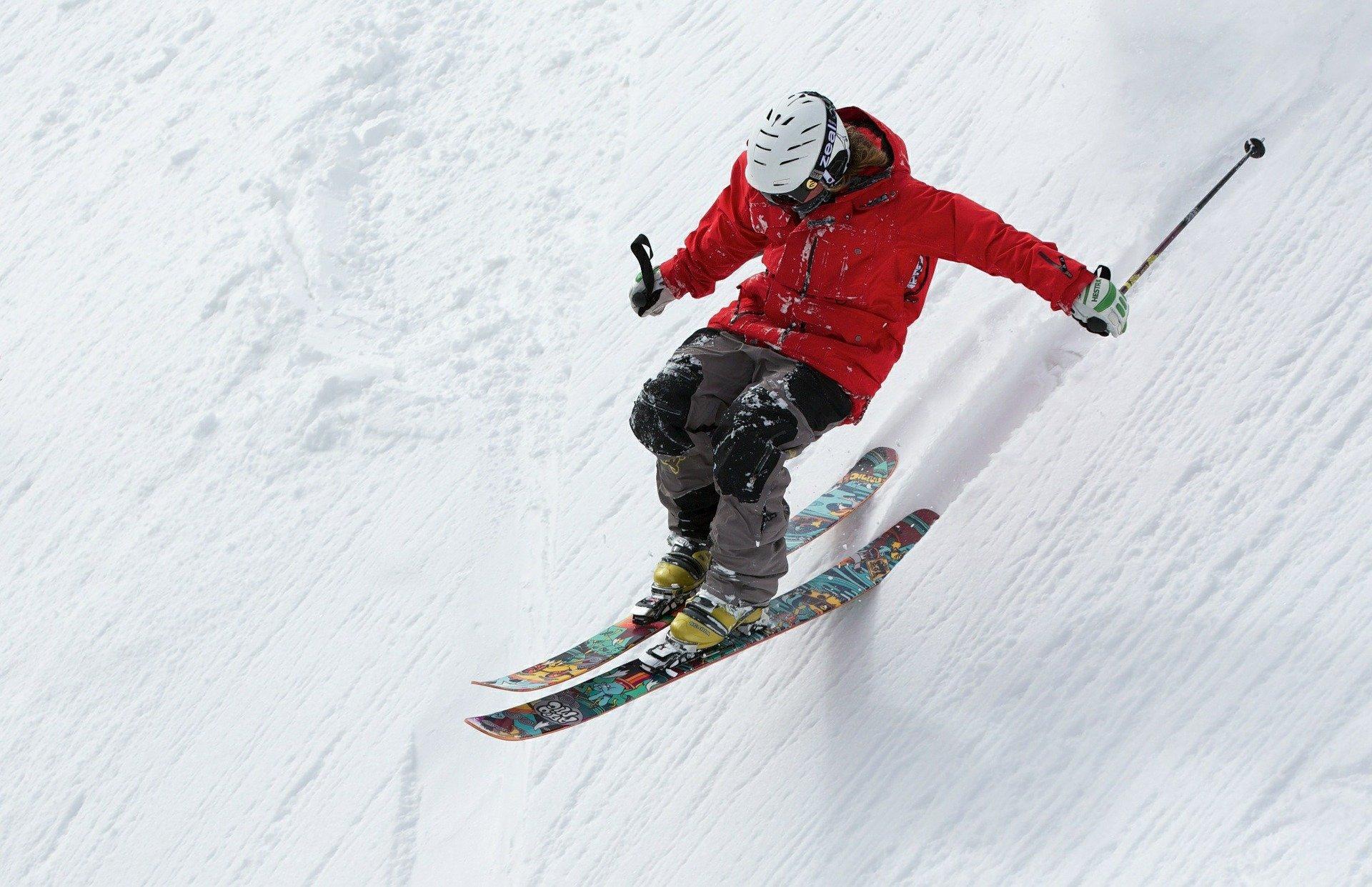 Imagen de archivo de un esquiador. Pixabay.
