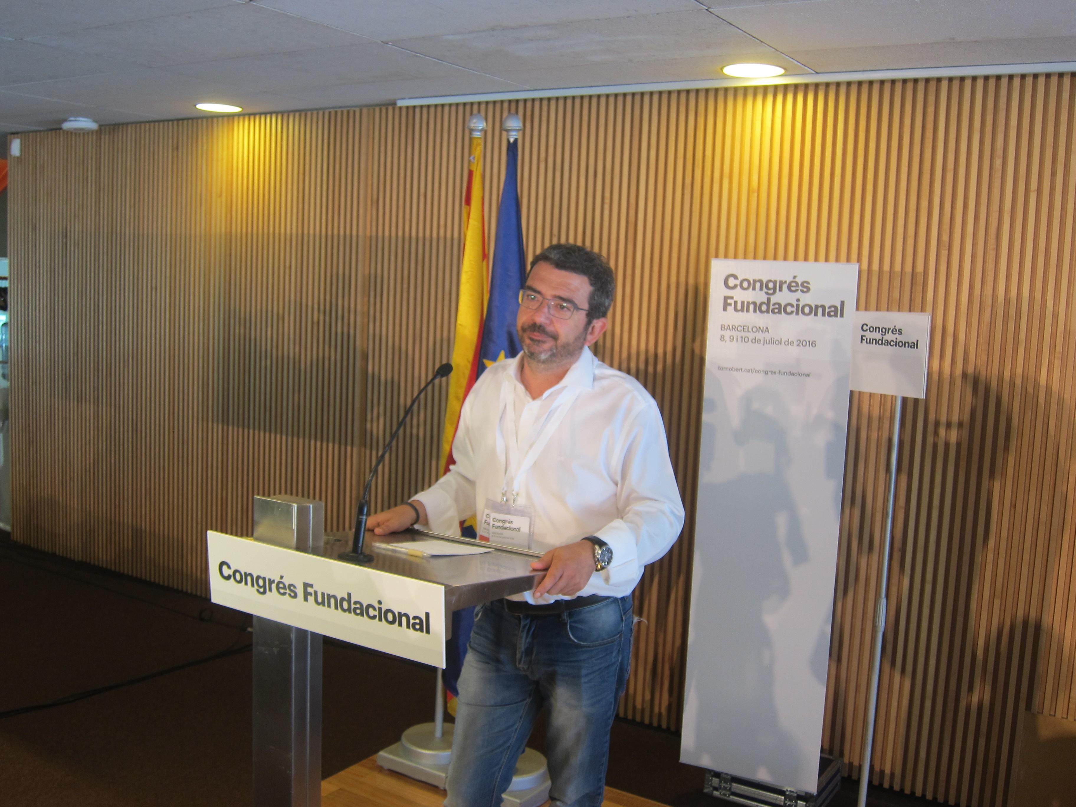 Francesc Sánchez responsable de Régimen Interno y Comunicación del CDC en rueda de prensa en el congreso de CDC 