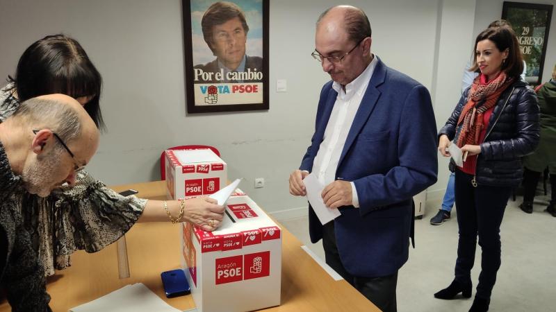 Javier Lambán vota este sábado en la consulta del PSOE en Ejea de los Caballeros 
