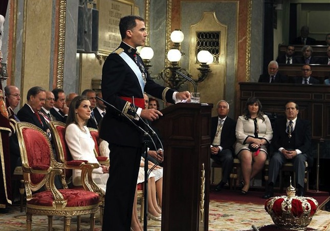 El Rey termina su discurso dando las gracias en catalán, euskera y gallego