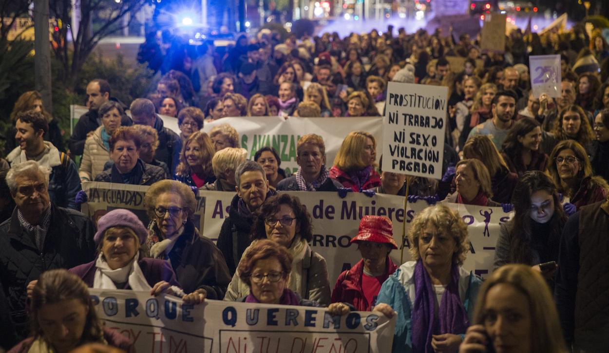 Manifestación en Sevilla por el Día Internacional para la Eliminación de la Violencia contra las Mujeres. MARÍA JOSÉ LÓPEZ/EP