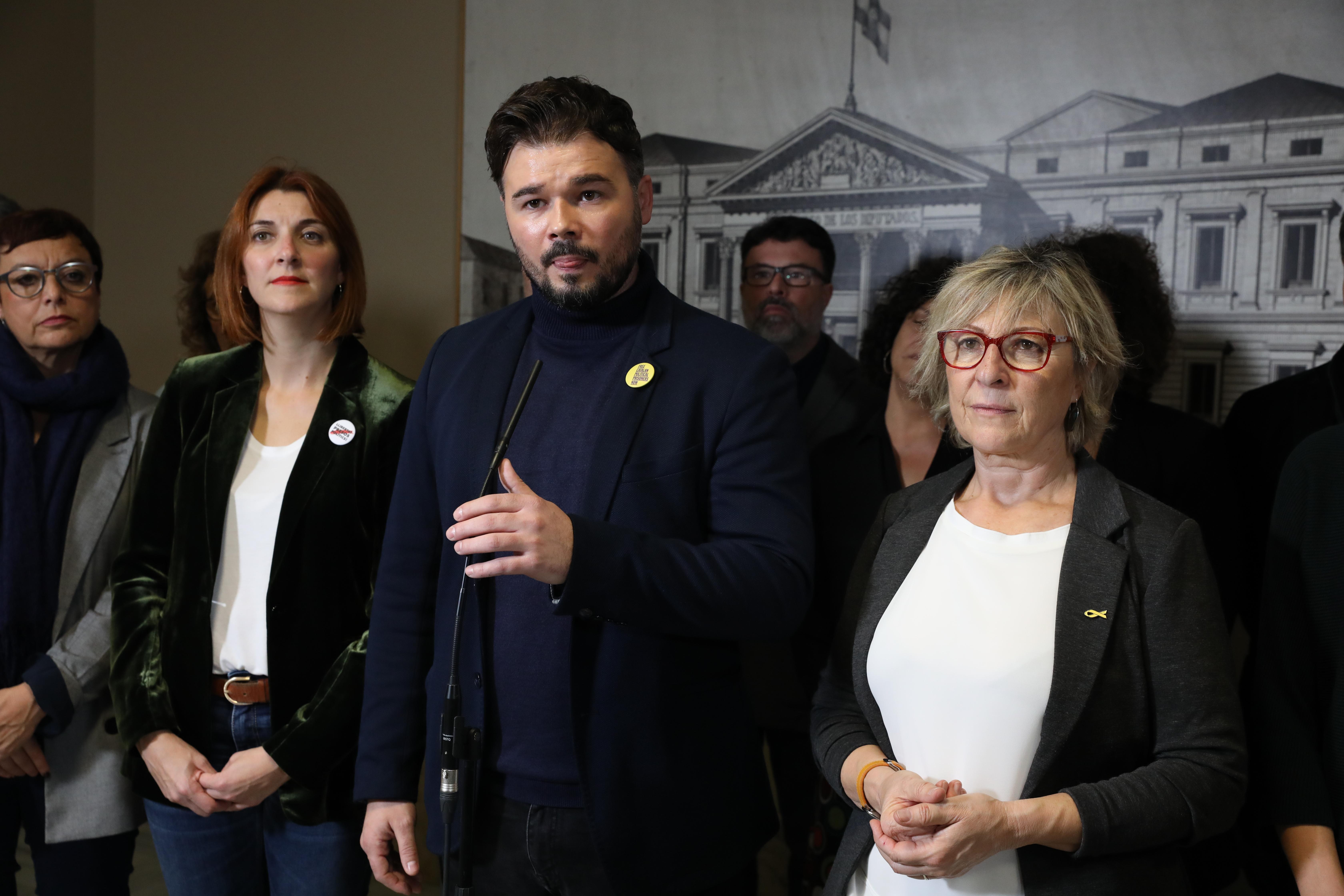 La diputada de ERC Girona Montserrat Bassa; la diputada del ERC Carolina Telachea y el portavoz de ERC Gabriel Rufián