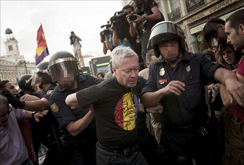Prohibido protestar: Verstrynge, entre los detenidos en Madrid por reivindicar la república
