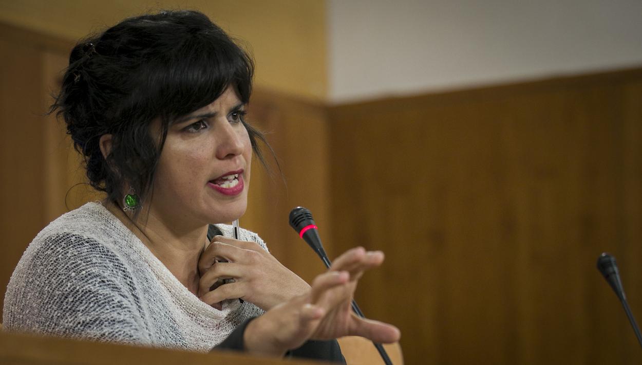 Teresa Rodríguez, en una rueda de prensa en el Parlamento. MARÍA JOSÉ LÓPEZ/EP