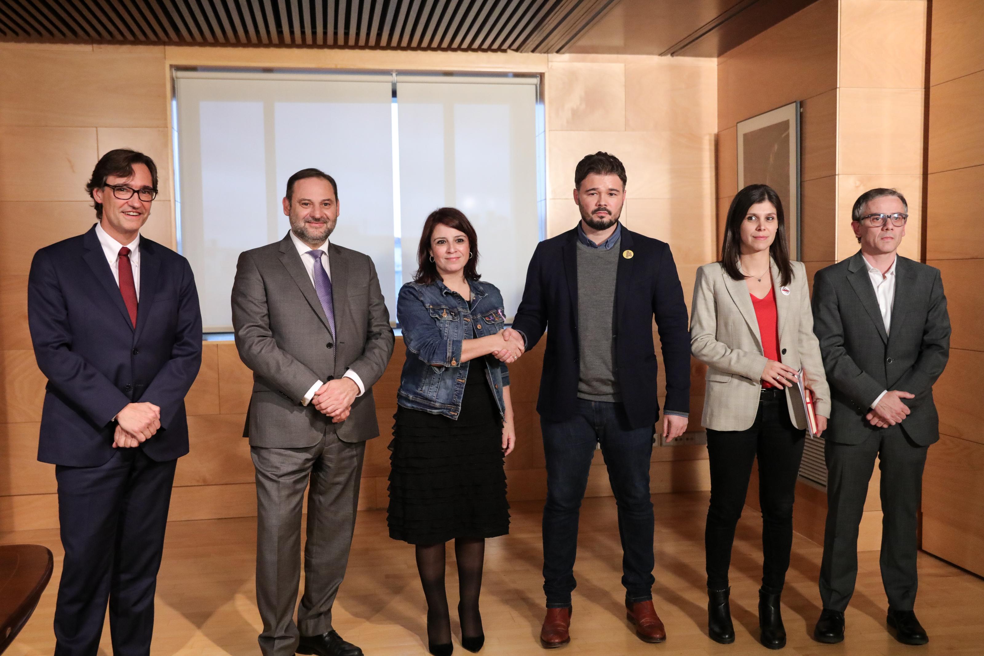 Los equipos de negociación de PSOE y ERC, antes de su reunión