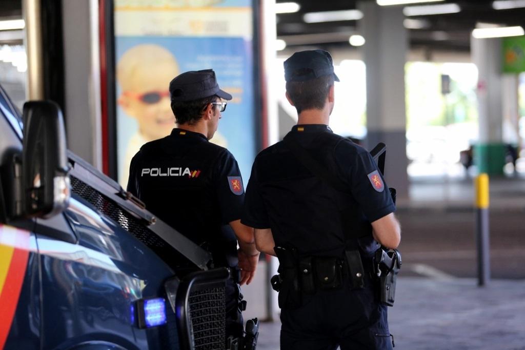 Una mujer mata a su marido y se arroja por la ventana en Madrid