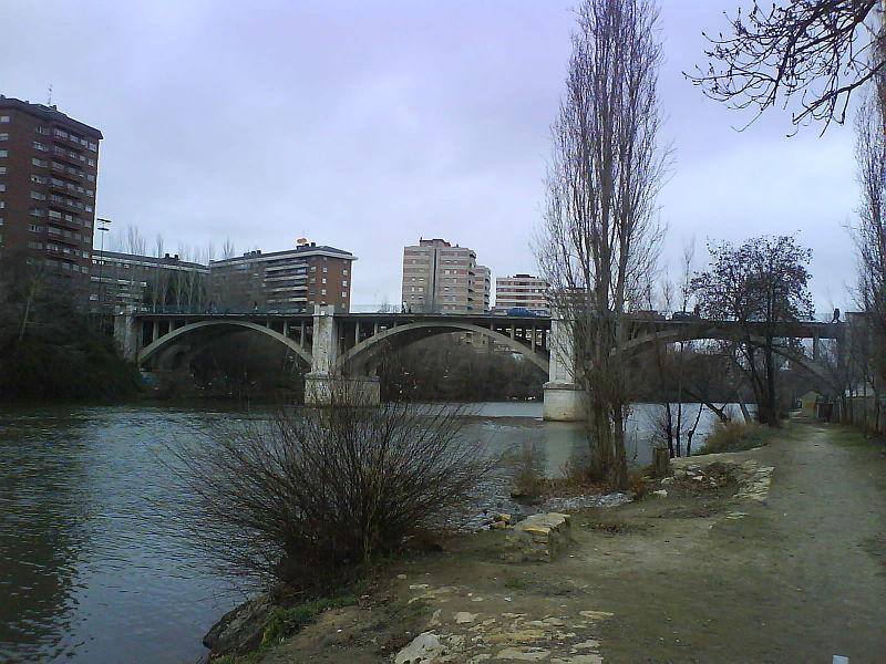 Puente del Poniente en Valladolid, lugar donde fue encontrado el cadáver del Fiscal de Menores