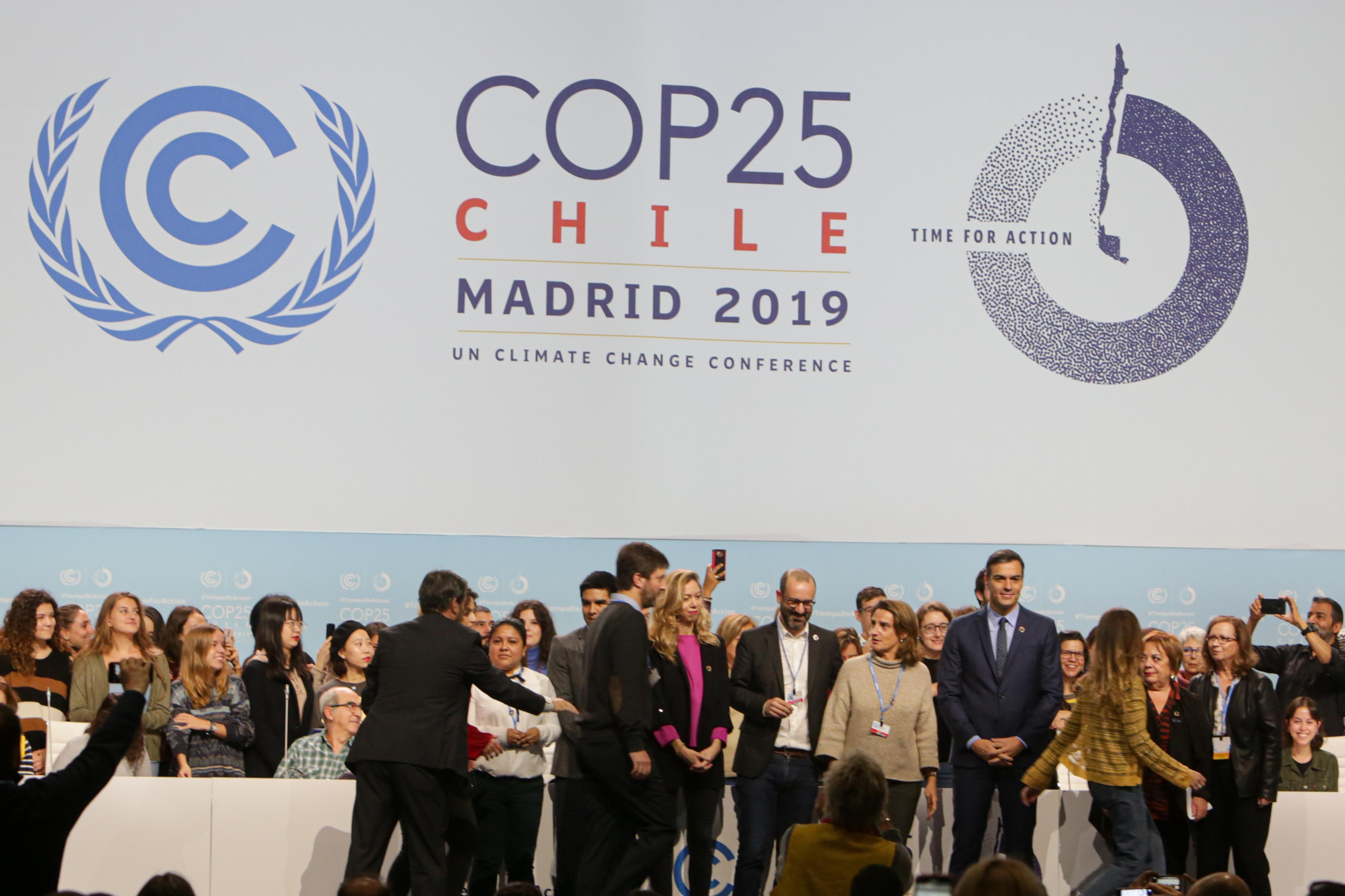 El presidente del Gobierno en funciones Pedro Sánchez acompañado de la ministra de Transición Ecológica en funciones Teresa Ribera visita las instalaciones que acogerán la próxima Cumbre del Clima