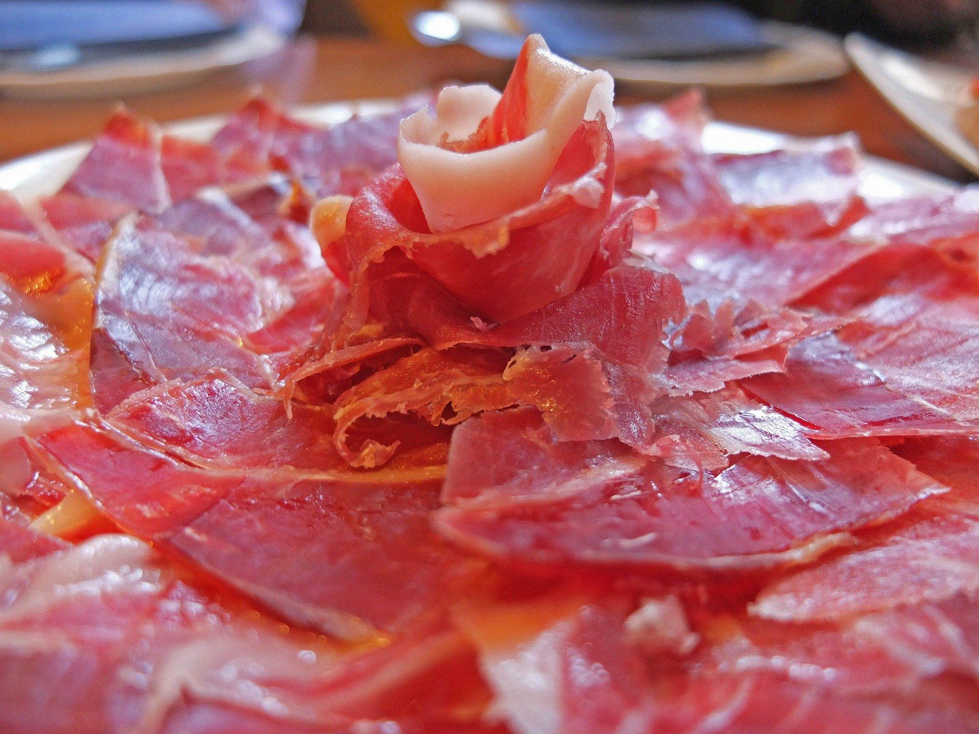 Jamón Ibérico en loncha. Fuente: Pixabay.
