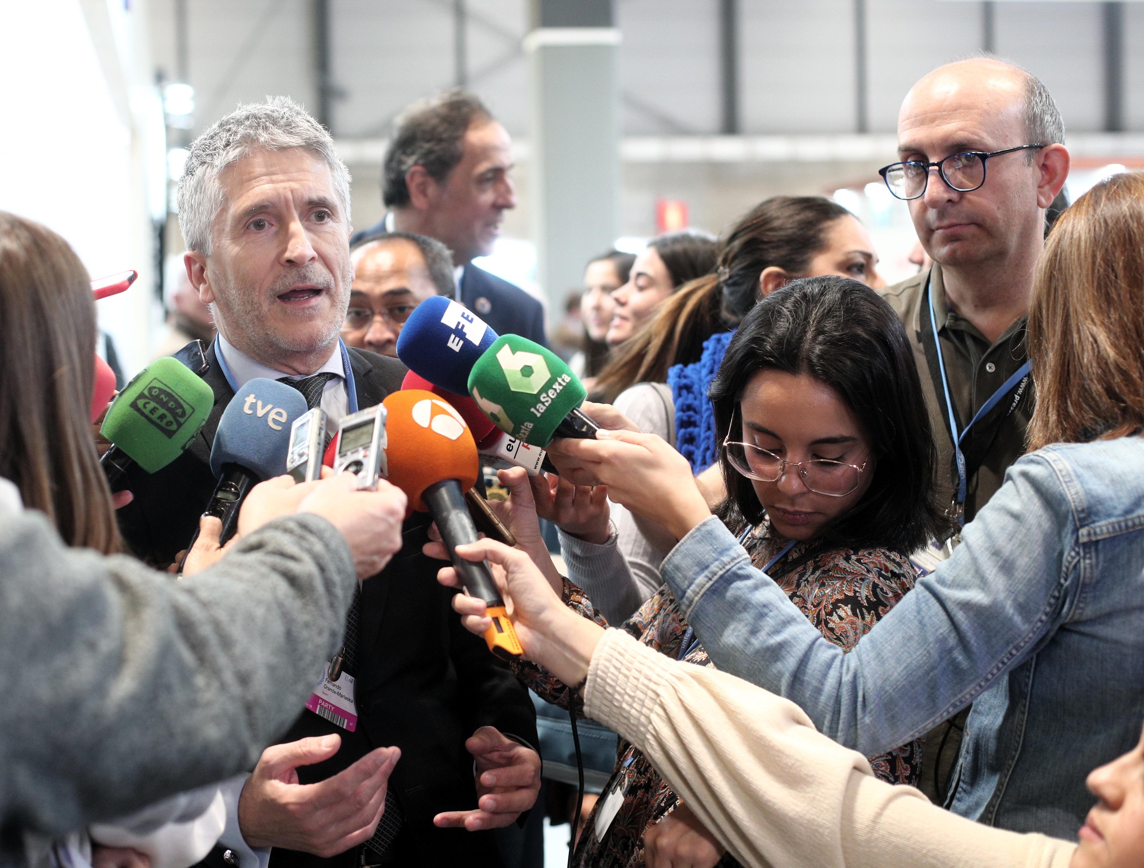 El ministro de Interior en funciones Fernando Grande Marlaska ofrece declaraciones a los medios de comunicación. EP