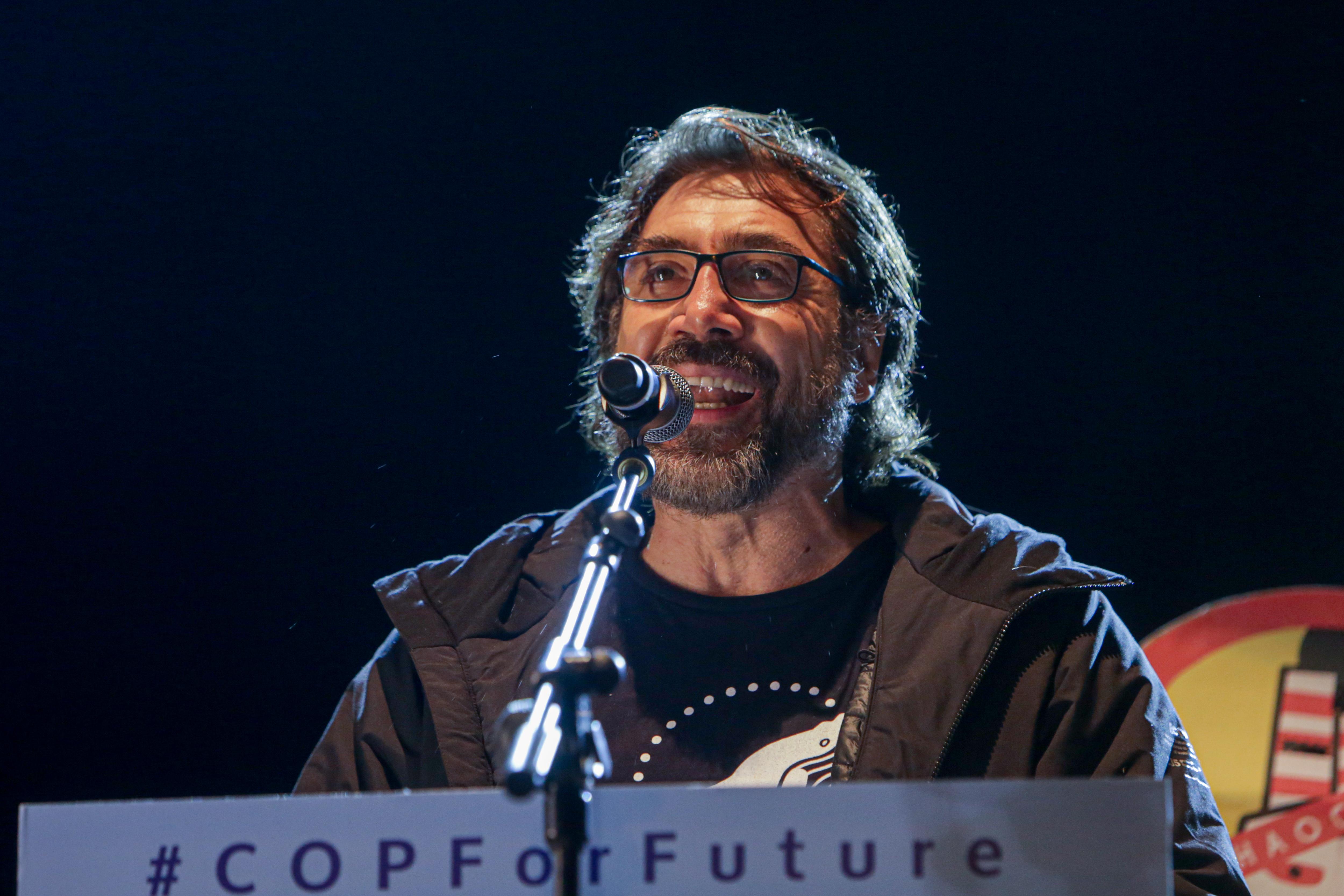 El actor Javier Bardem interviene en la Marcha por el Clima que recorre las calles del centro de Madrid a 6 de diciembre de 2019