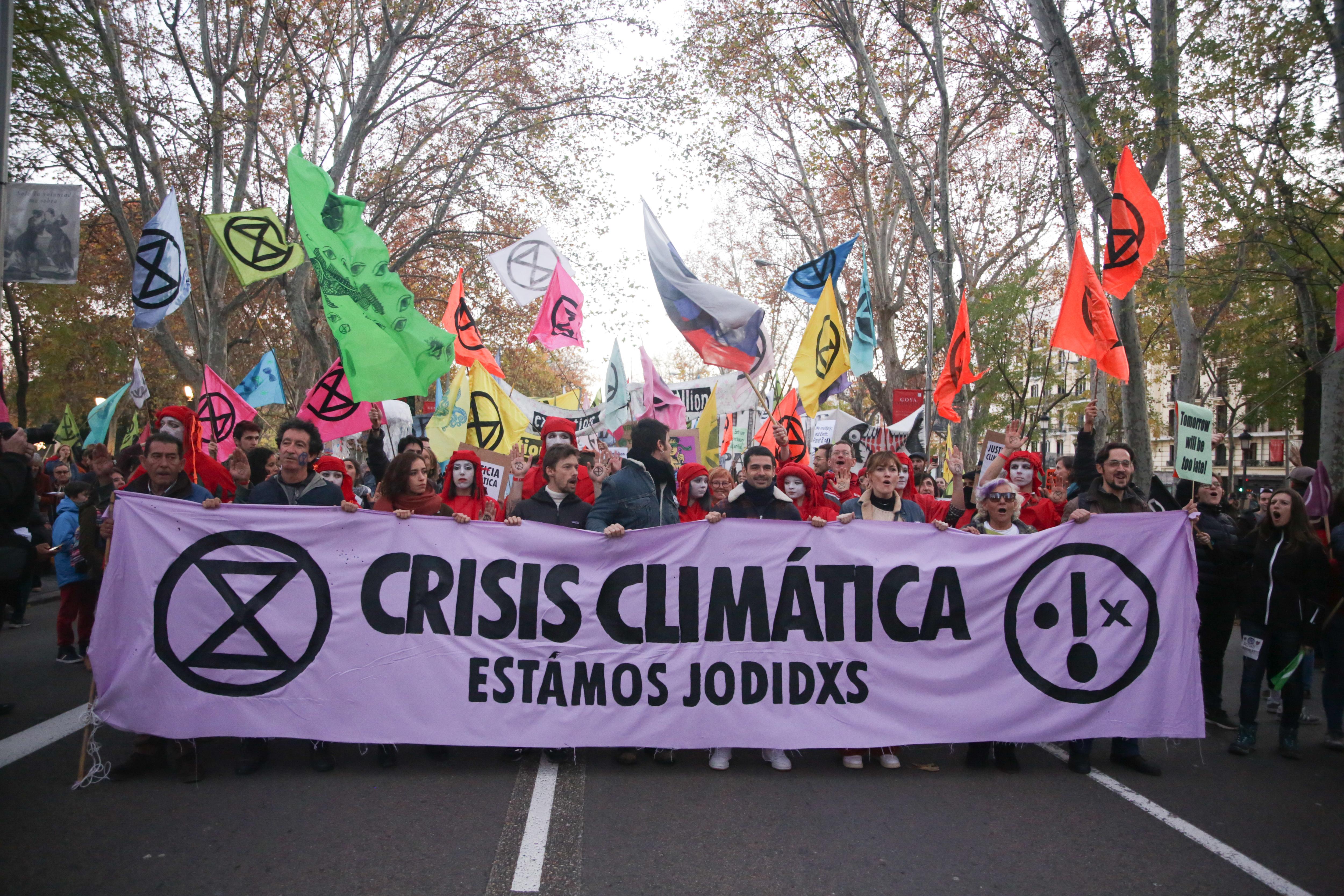 Miles de personas asisten a la Marcha por el Clima que recorre las calles del centro de Madrid a 6 de diciembre de 2019