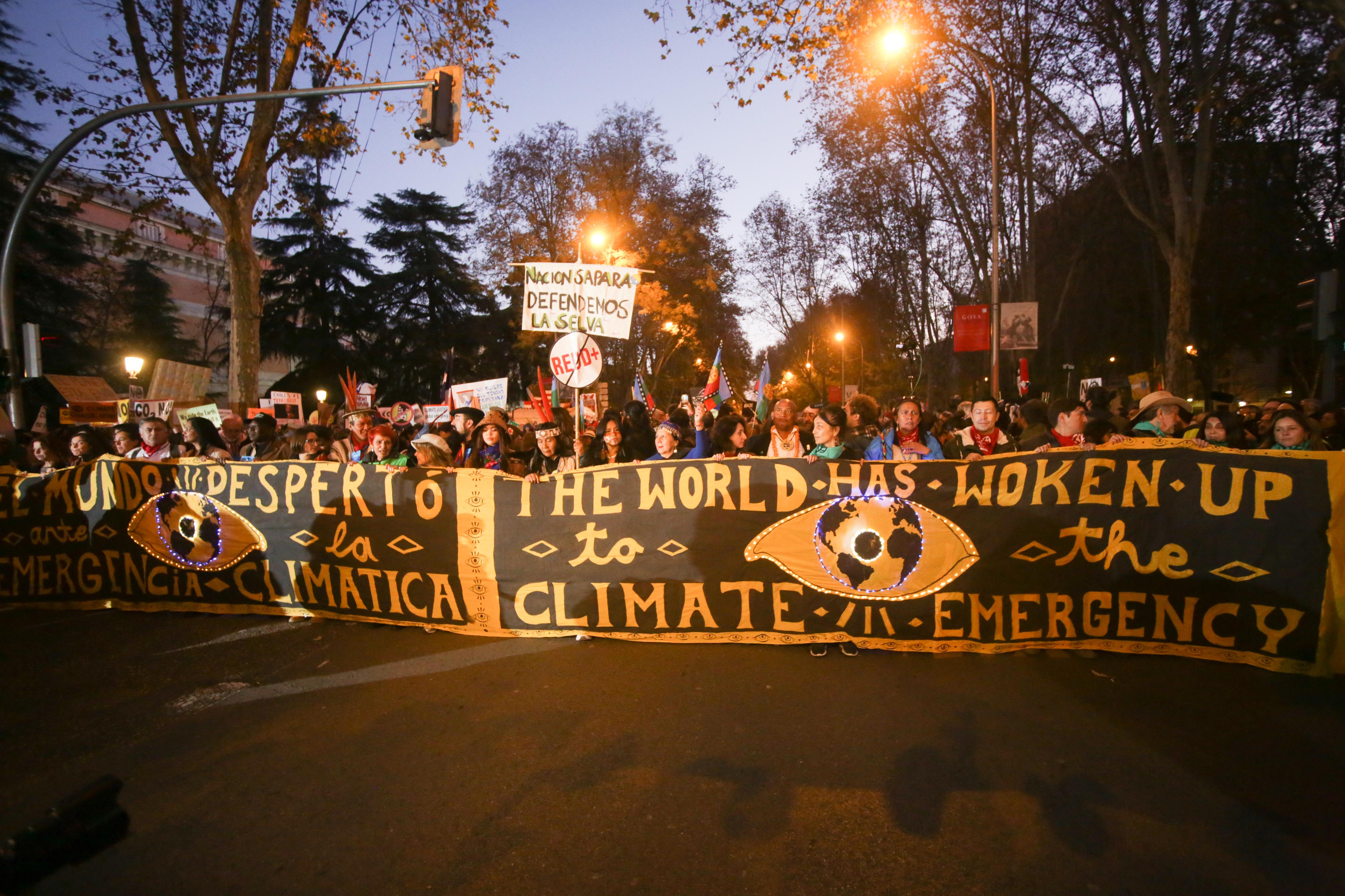 Cientos de personas manifestándose por una justicia climática en las calles de Madrid. EP