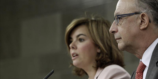 "Falsa, parche, tramposilla"... Montoro decepciona a los contribuyentes y no engaña ni a los suyos "Falsa, parche, tramposilla"... Montoro decepciona a los contribuyentes y no engaña ni a los suyos