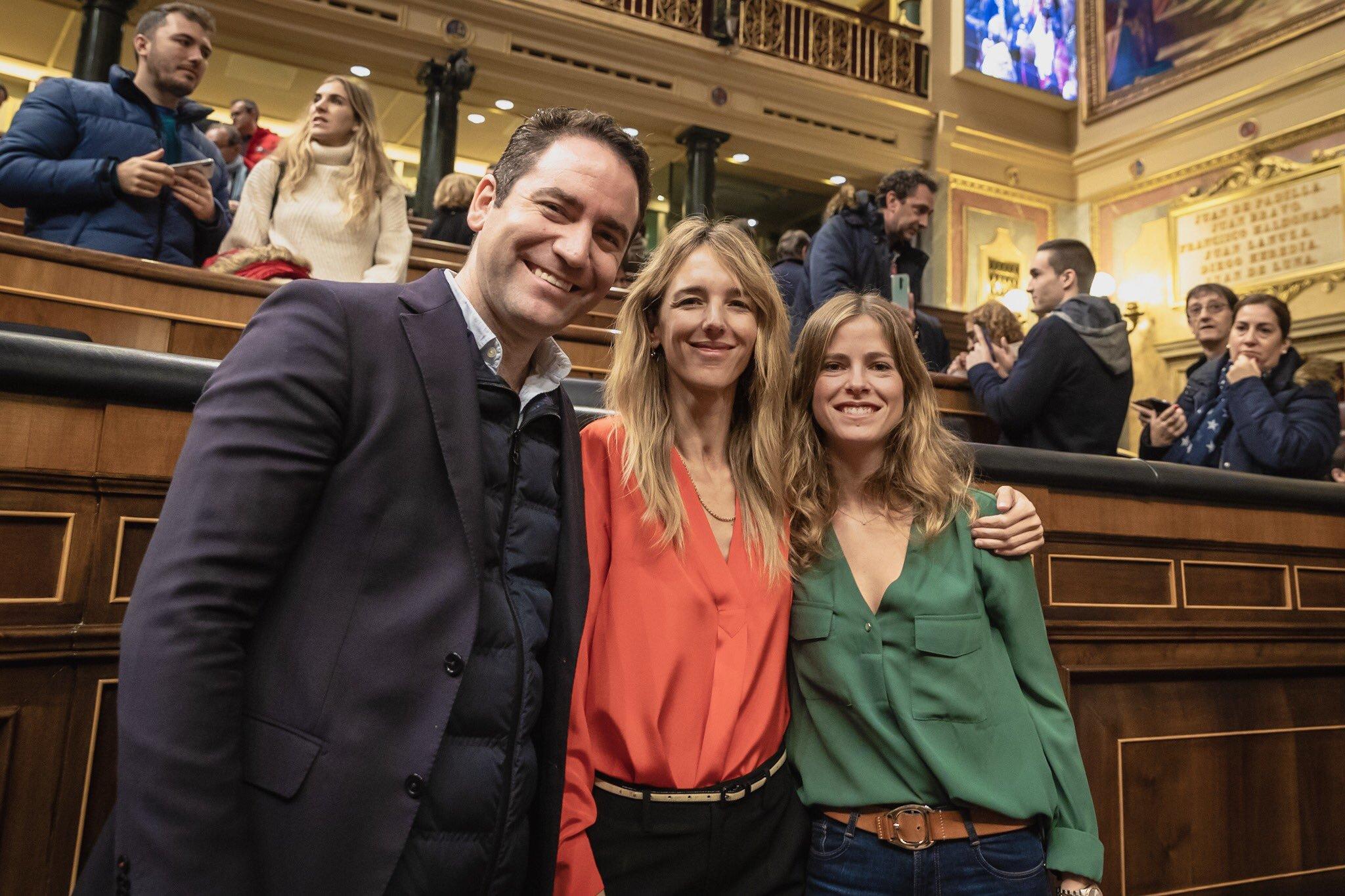 Cayetana Álvarez de Toledo con Teodoro García Egea y Beatriz Fanjul