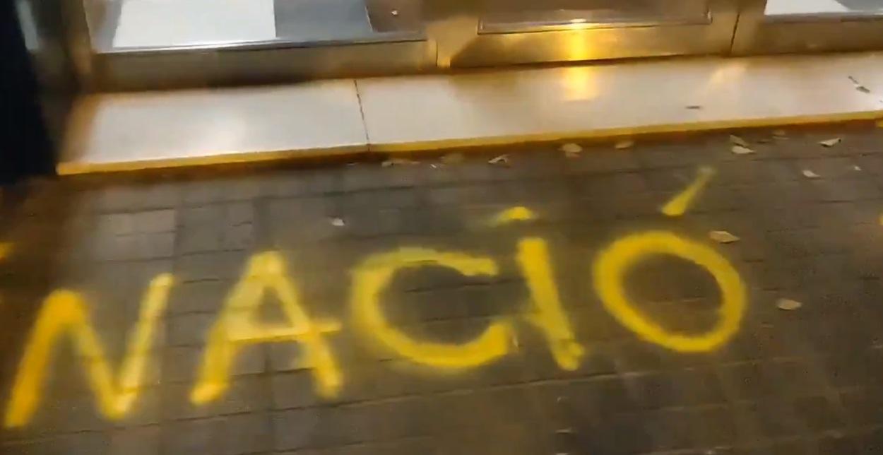 La pintada de los CDR frente a la sede de ERC