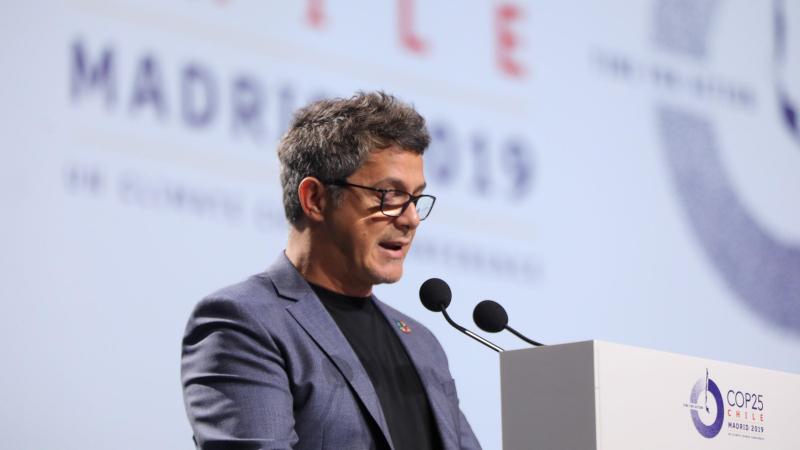 El cantante Alejandro Sanz durante su intervención en la ceremonia de inauguración del tramo de Alto Nivel de la Cumbre del Clima durante la novena jornada de la Cumbre del Clima (COP25)
