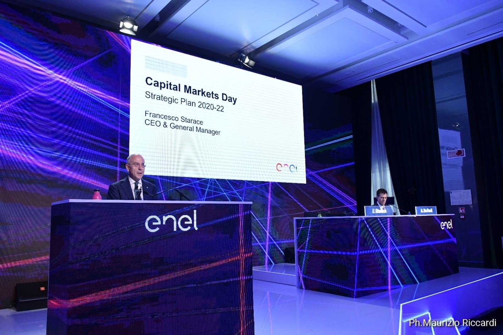 Francesco Starace consejero delegado de Enel en la presentación del plan estratégico 2020 2022