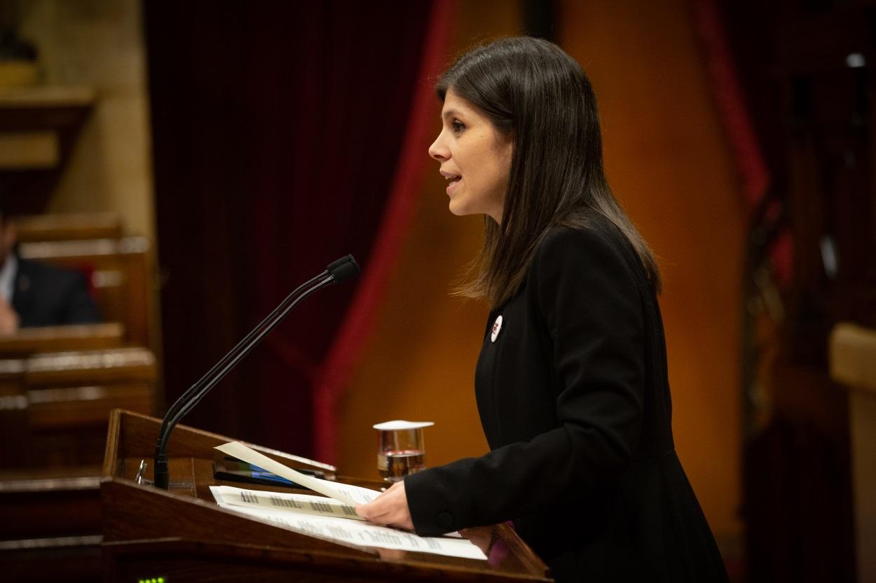 La portavoz de ERC en el Parlament de Catalunya, Marta Vilalta, durante su intervención en una sesión plenaria en el Parlament, en Barcelona