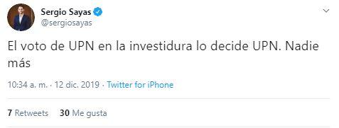 Tuit de Sergio Sayas respondiendo al ofrecimiento de Casado