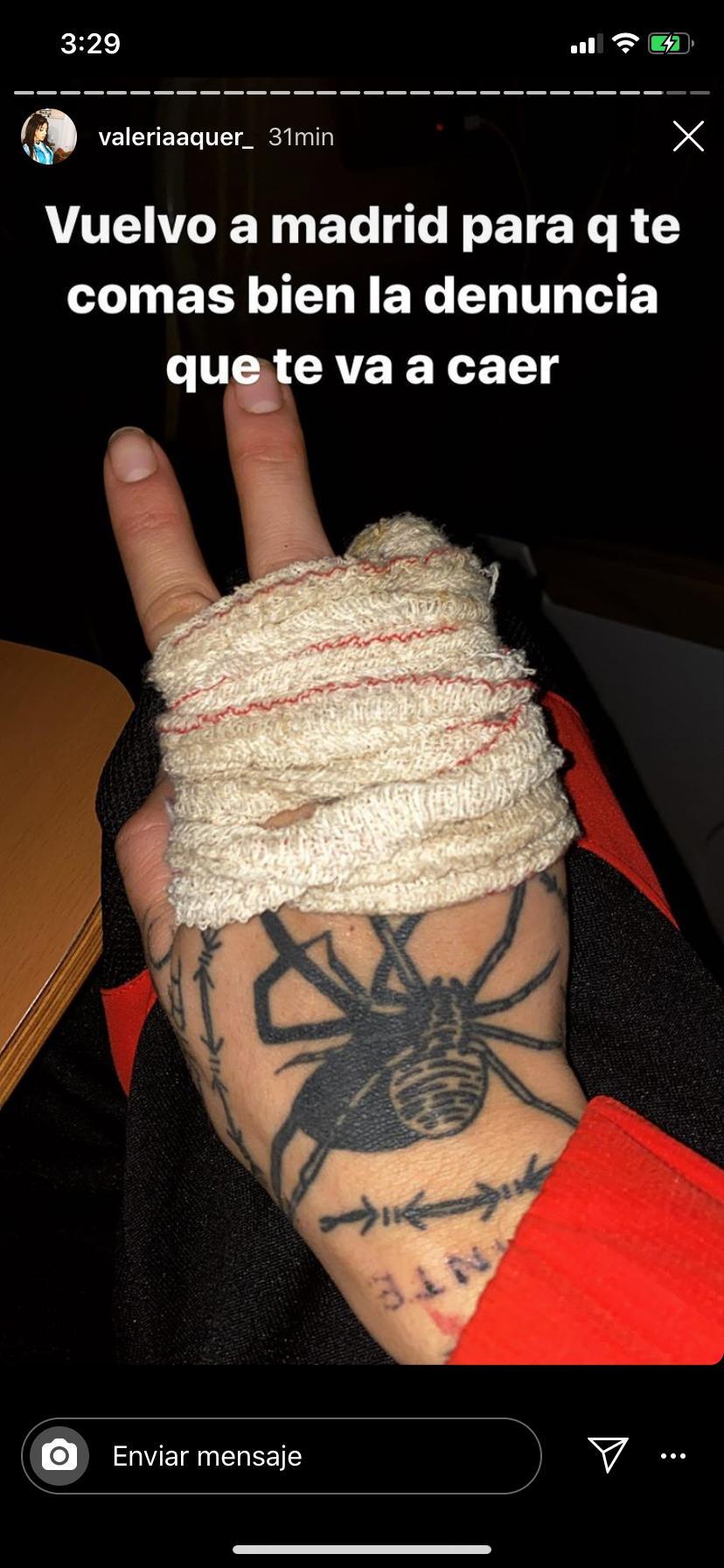 La mano de Valeria Quer. La mano de Valeria Quer.