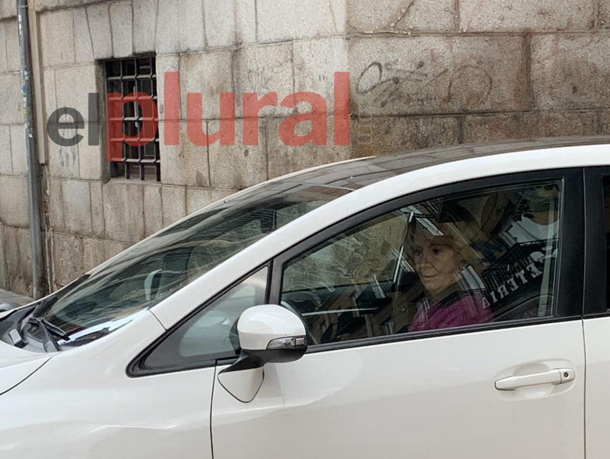 Esperanza Aguirre la vuelve a liar al volante en pleno Madrid Central. Elplural.com