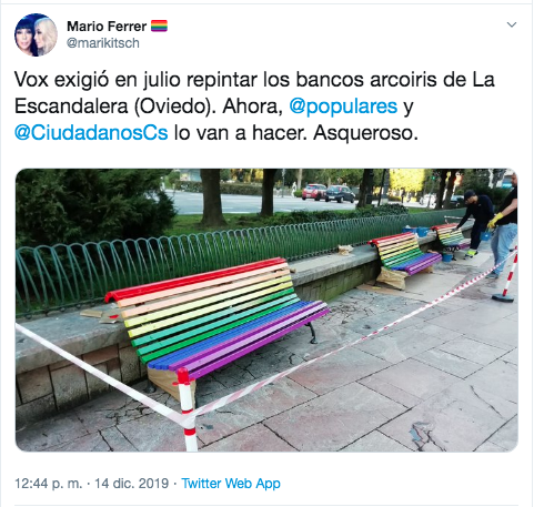 Bancos de color arcoíris de La Escandalera