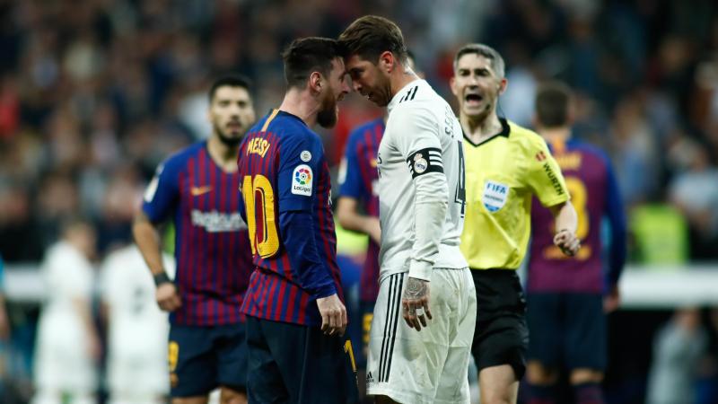 Lionel Messi y Sergio Ramos discuten durante el último Barça - Real Madrid. Fuente: Europa Press.