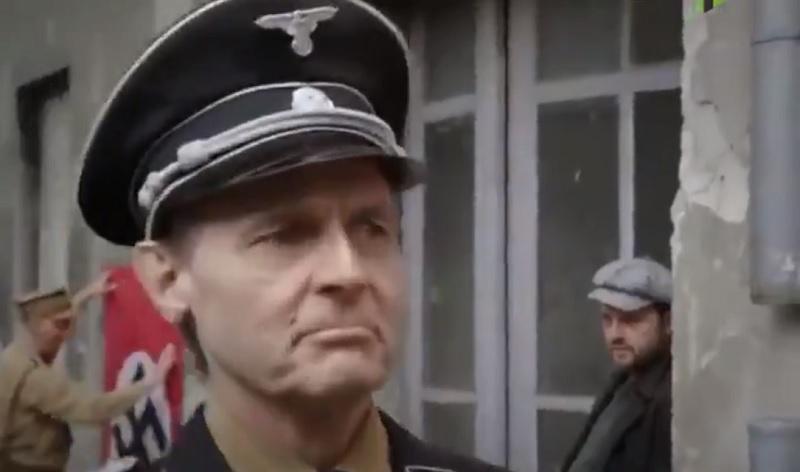 Militante se revolta com uso de emojis do meme 'Fino Senhores' e diz que  são nazistas – Curiozone