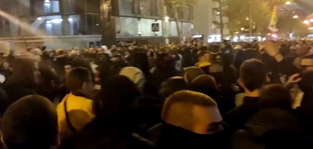 Batalla campal entre independentistas y Boixos Nois en los aledaños del Camp Nou